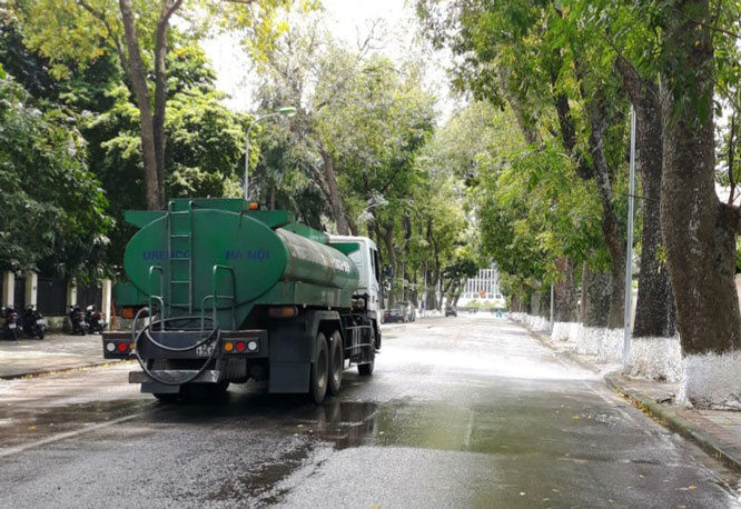 Xe bồn chở nước cũ dùng để phun nước rửa đường – tưới cây – cấp nước - ảnh 1