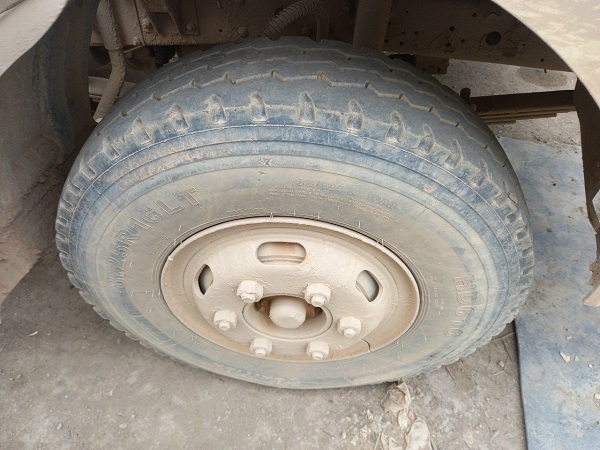 lốp xe rửa đường tưới cây đã qua sử dụng dongfeng 5m3